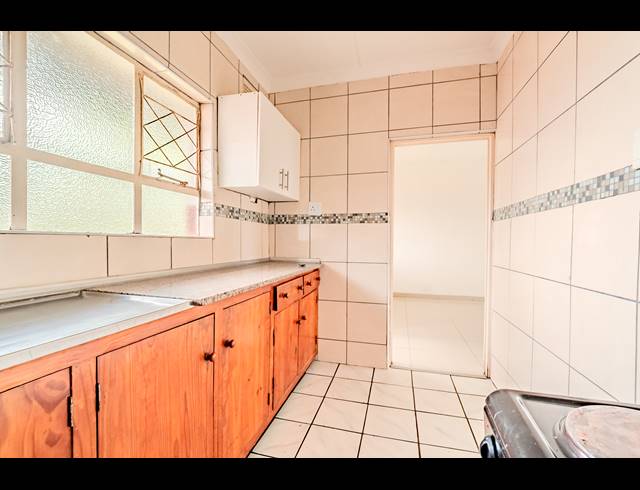 2 BEDROOM APARTMENT FOR SALE IN ESSENWOOD